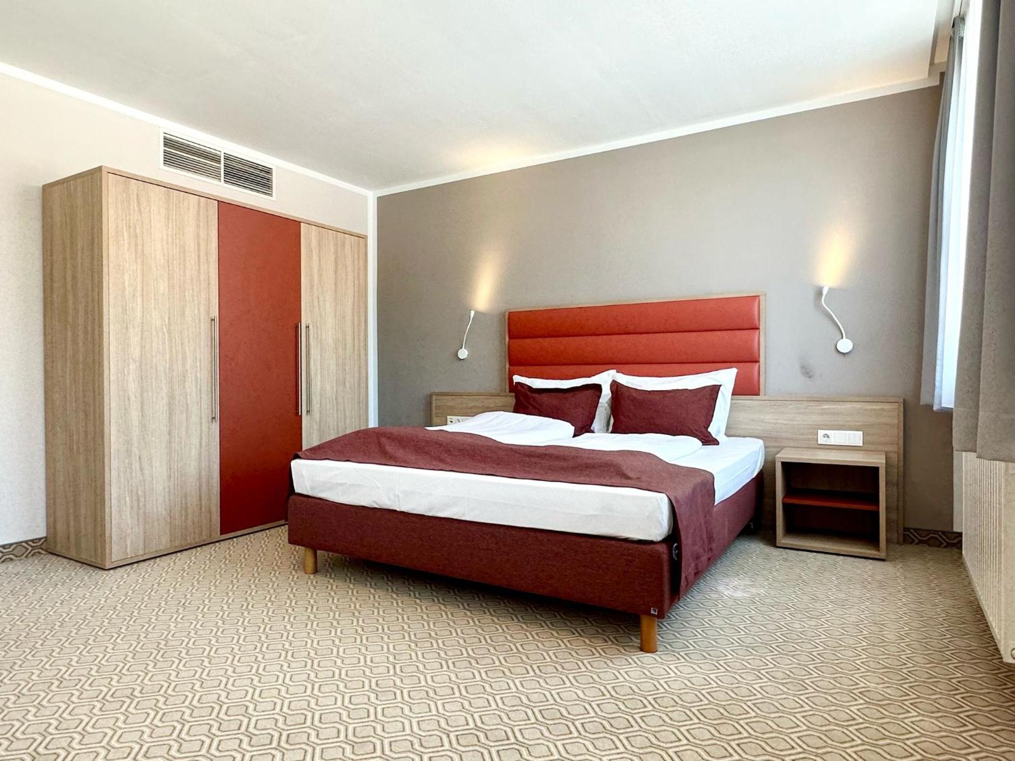 Hotel Schild Виена Екстериор снимка