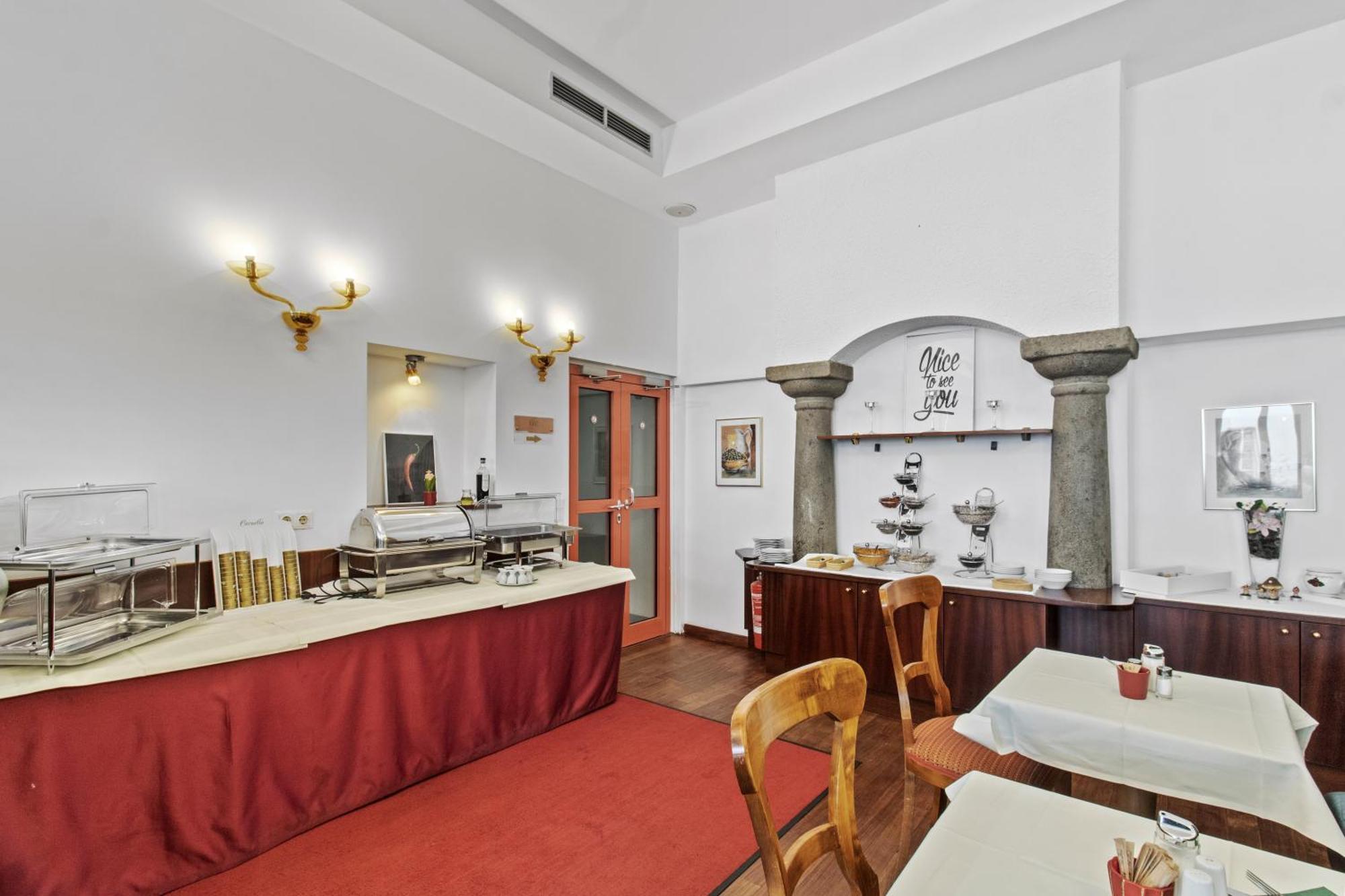 Hotel Schild Виена Екстериор снимка