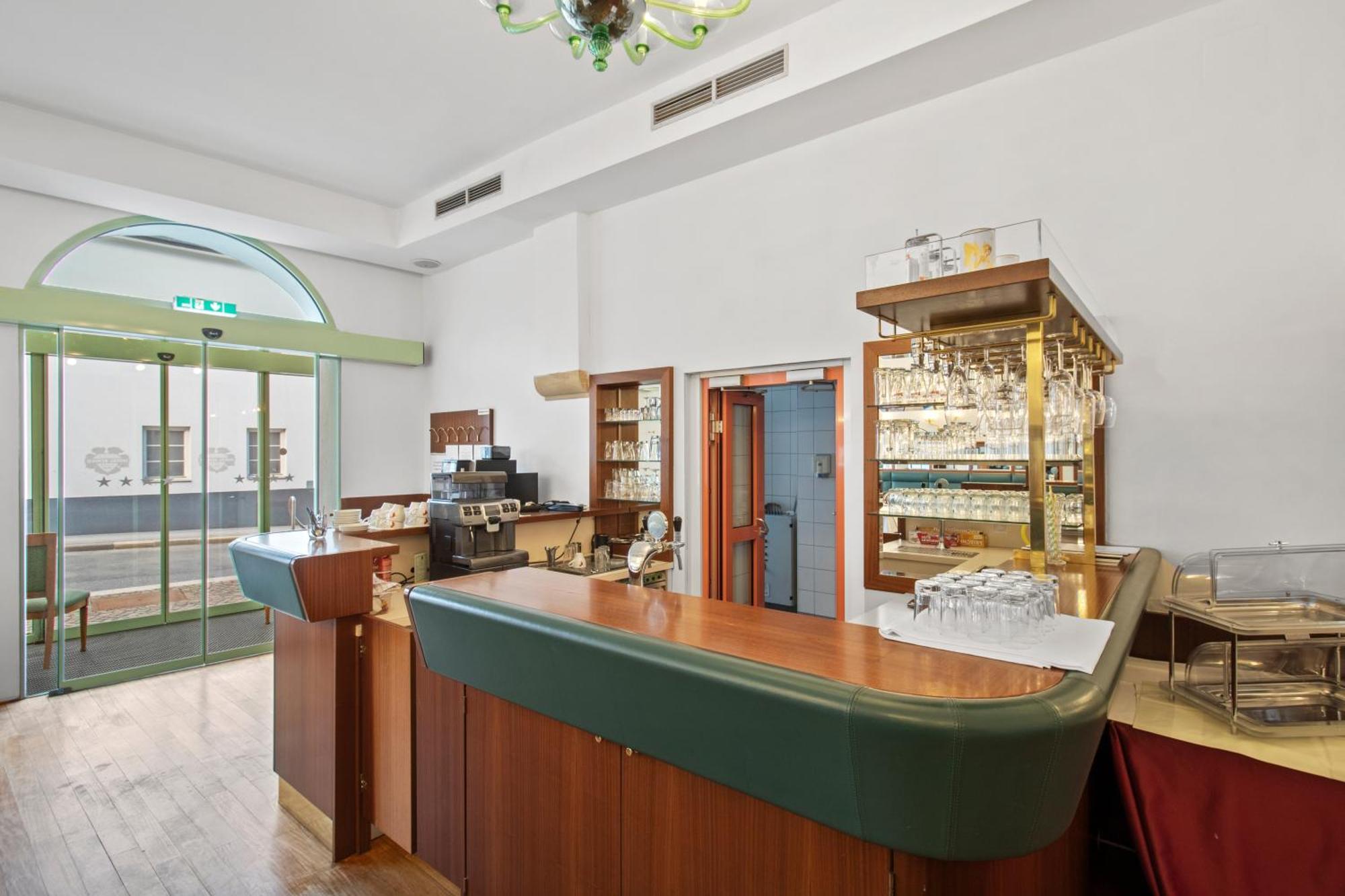 Hotel Schild Виена Екстериор снимка