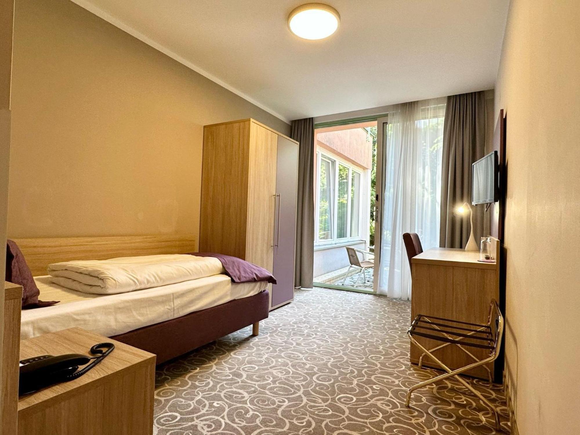 Hotel Schild Виена Екстериор снимка